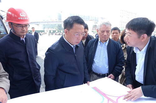 南昌市委副書(shū)記、市長(cháng)劉建洋視察洪都大道快速化改造工程