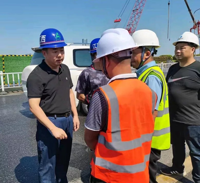 羅輝到沿江中北大道快速路改造工程、真君路隧道工程項目檢查工作