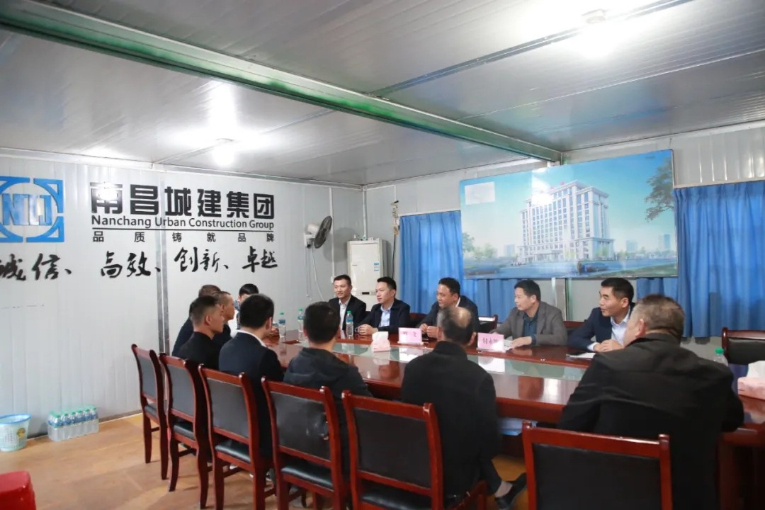 南昌城投集團人武部開(kāi)展傳承軍人精神，做集團建設發(fā)展的“排頭兵”座談會(huì )